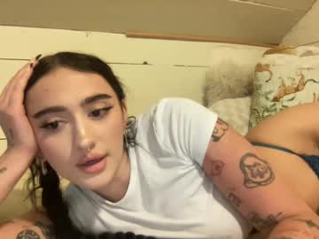 girl
        annie_live cam image #219989