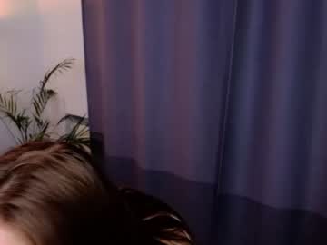 girl
        lil_babe_ cam image #122229