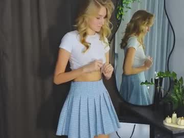girl
        emilyhewell cam image #213513
