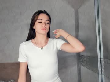 girl
        jinny_garland cam image #218739