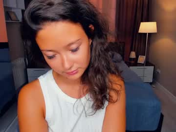 girl
        leilahalo cam image #187329