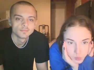 couple
        charbaby800 cam image #50376