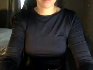 girl
        lillyandhertoyy cam image #145558