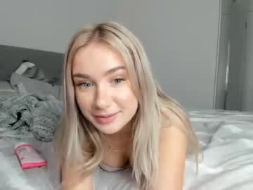 girl
        clairebabyy1 cam image #119371
