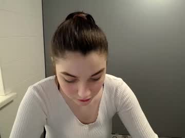 girl
        tellamaid_ cam image #65079