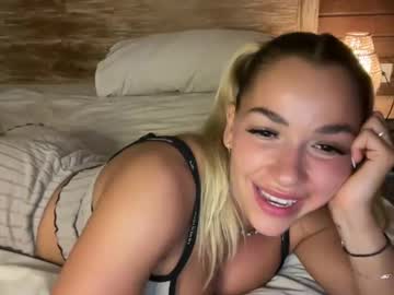 girl
        hiiandrea cam image #260125