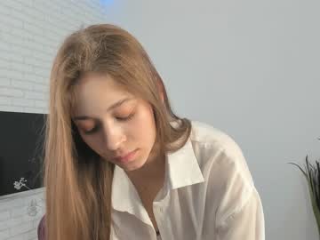 girl
        devonagrayer cam image #161928