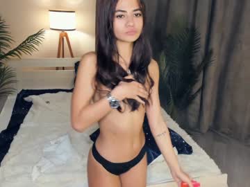 girl
        kity_paw cam image #199625