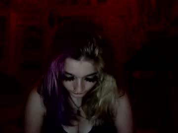 girl
        lizz44887 cam image #129171