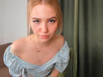 girl
        edwinacornett cam image #164198