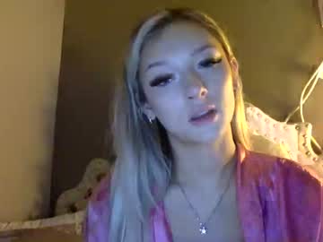 girl
        katlatte cam image #132210