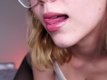 girl
        heavenly_d1amond cam image #59774