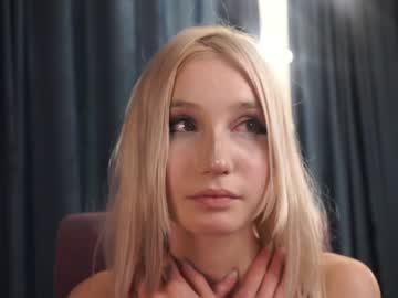 girl
        alodiedonnay cam image #218342