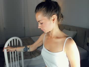girl
        hoooney_bun cam image #102144