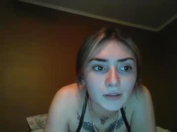 girl
        demiibear cam image #83359
