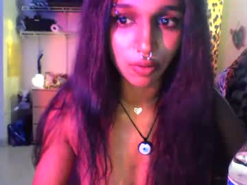 girl
        mon3ytr33 cam image #218027