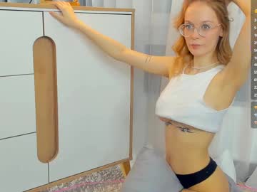 girl
        annisfilbert cam image #246702