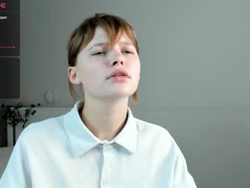 girl
        marianhallsted cam image #210846