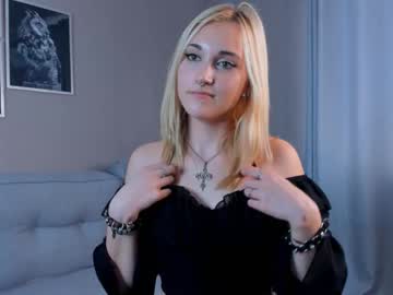 girl
        merciablock cam image #212744