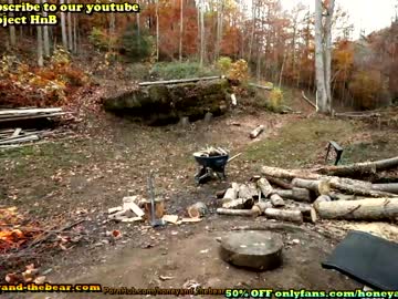 couple
        honeyand_thebear cam image #768