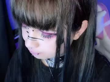girl
        i_died_again cam image #84452