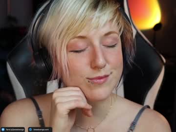 girl
        jessebangs cam image #65224