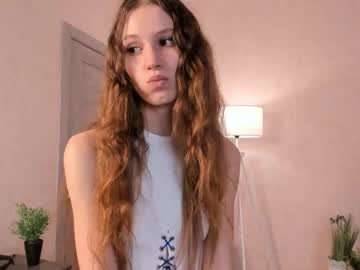 girl
        katiecullimore cam image #198985