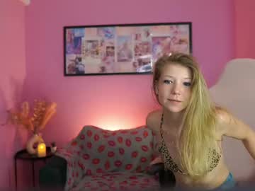 girl
        missicute18 cam image #255745