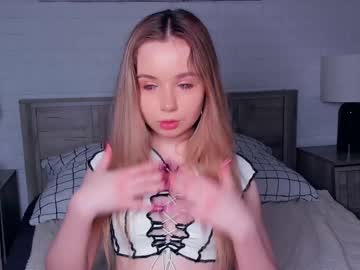 girl
        windy_swallow cam image #160014