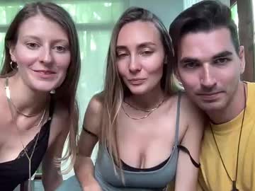 couple
        lechee_love cam image #193321