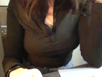 girl
        lillyandhertoyy cam image #145317