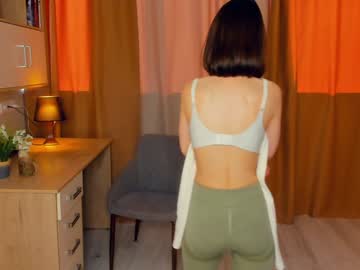 girl
        breeatherton cam image #180302