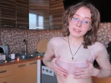 girl
        udelaborom cam image #154767