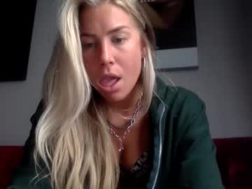 girl
        scarlettwestbrook cam image #97661