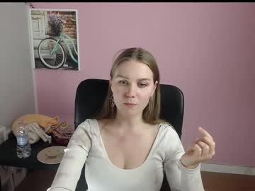 girl
        nextdoorgir_l cam image #80303