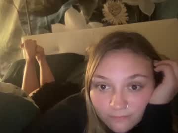 girl
        petite_m_glory cam image #120745
