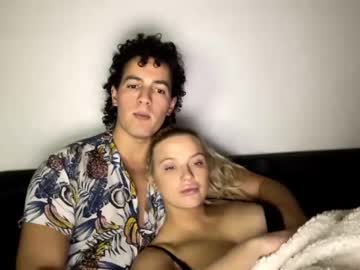 couple
        chulo33333 cam image #134898