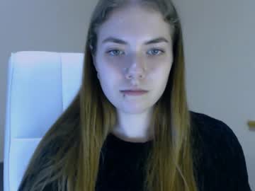 girl
        zoey_deuttch cam image #58872