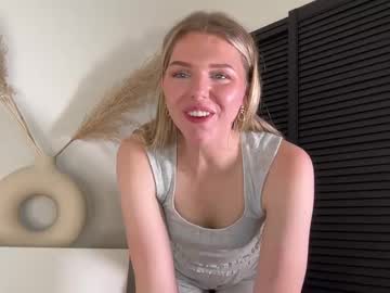 girl
        jennlovex cam image #254852