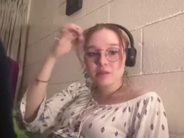 girl
        lavender_lune cam image #149228