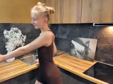 girl
        shelleyfitt cam image #218082